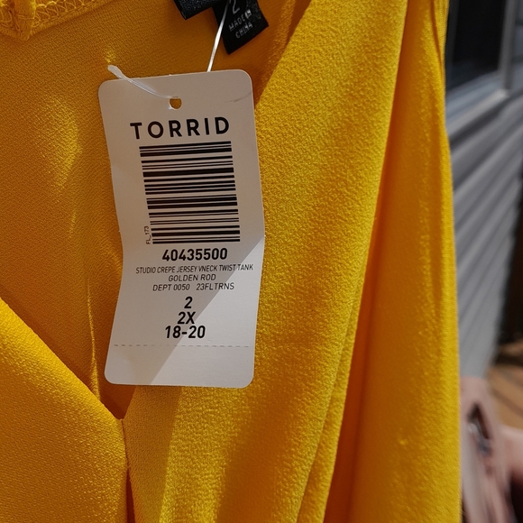 Torrid Bright Yellow V-Neck Spaghetti Straps Tank Top Blouse Womens 2X NWT - Picture 3 of 6